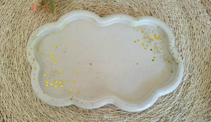 Plateau en jesmonite avec défaut