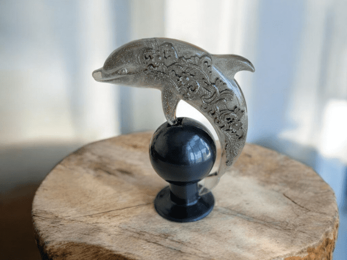 Dauphin sur socle en 3D