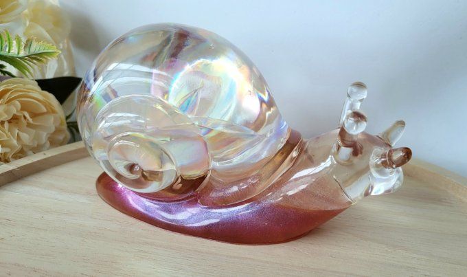 Grand escargot en résine époxy et fleur holographique