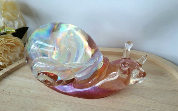 Grand escargot en résine époxy et fleur holographique