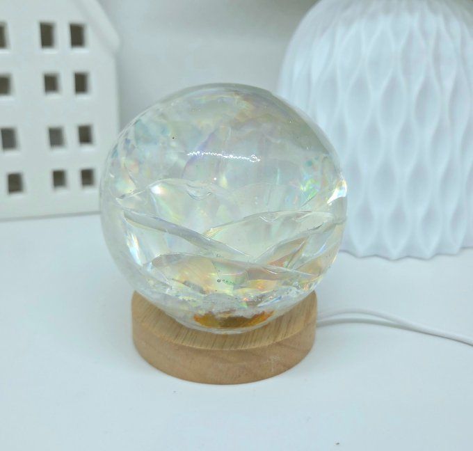 Lampe sphère lumineuse en résine époxy et socle bois usb
