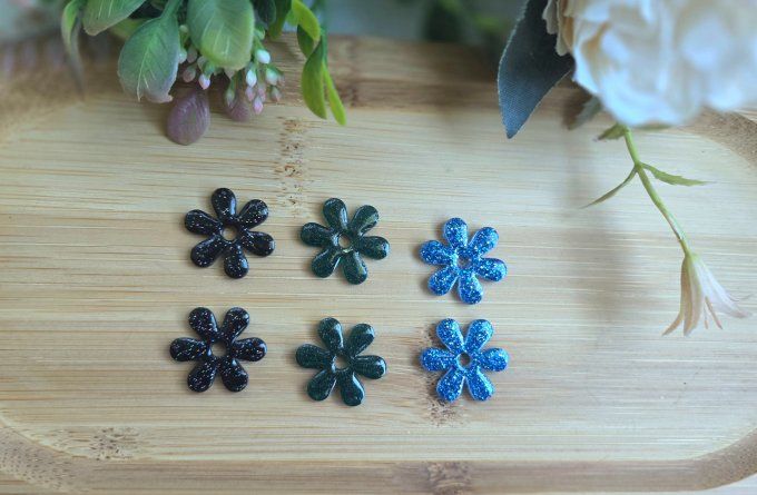 Pampilles Marguerite en résine époxy – pampilles artisanales légères pour boucles d’oreilles