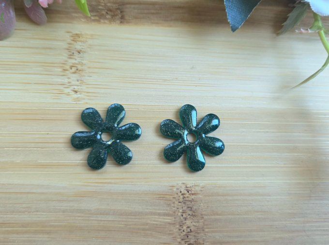 Pampilles Marguerite en résine époxy – pampilles artisanales légères pour boucles d’oreilles