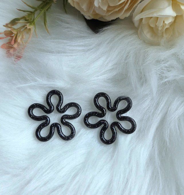Pampilles Fleurs Evidées en résine époxy – pampilles artisanales légères pour boucles d’oreilles