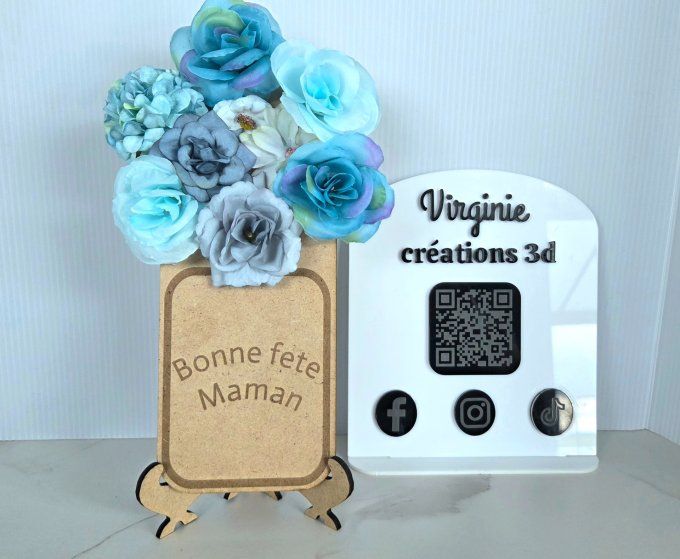 Cade bois gravé avec fleurs artificielles personnalisable