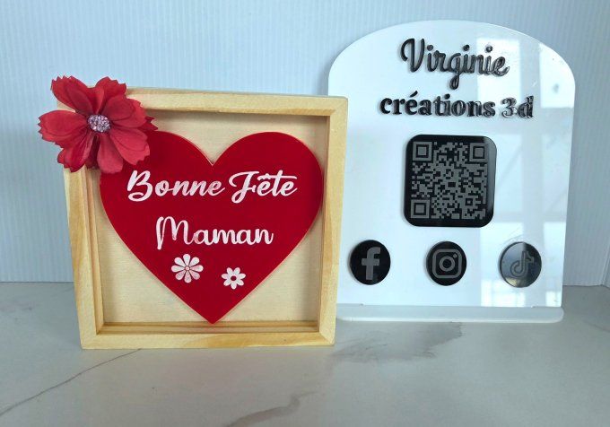 Cade bois coeur gravé avec fleurs artificielles personnalisable